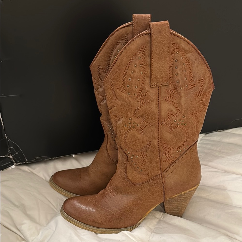 Brown Heeled Boots with Decorative Stitching